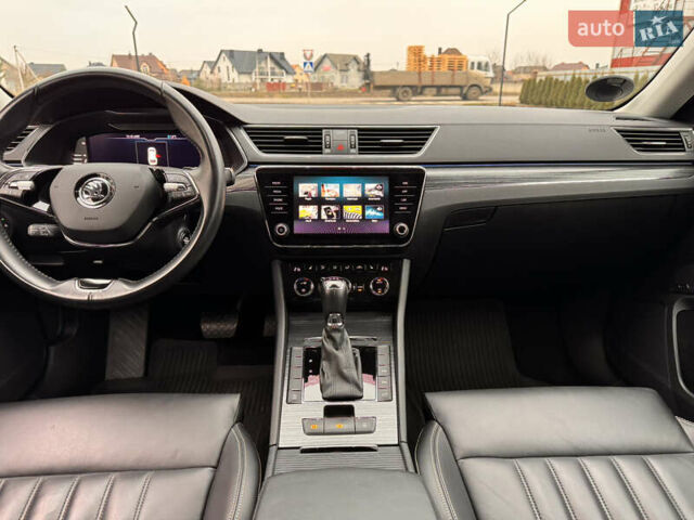 Серый Шкода Суперб, объемом двигателя 2 л и пробегом 183 тыс. км за 22800 $, фото 26 на Automoto.ua