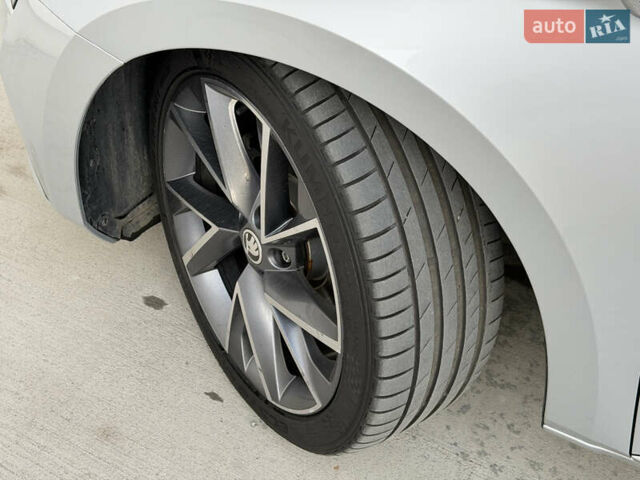 Серый Шкода Суперб, объемом двигателя 2 л и пробегом 201 тыс. км за 23999 $, фото 33 на Automoto.ua