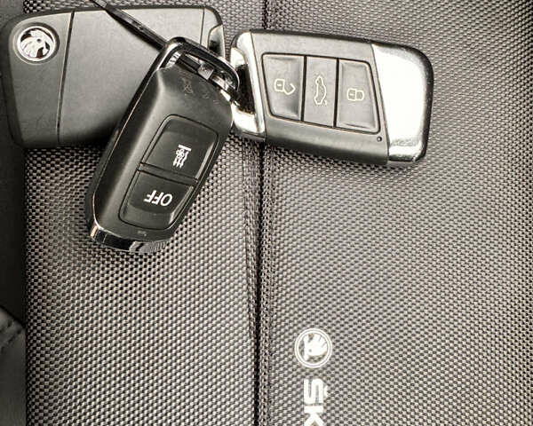 Серый Шкода Суперб, объемом двигателя 2 л и пробегом 183 тыс. км за 22800 $, фото 45 на Automoto.ua