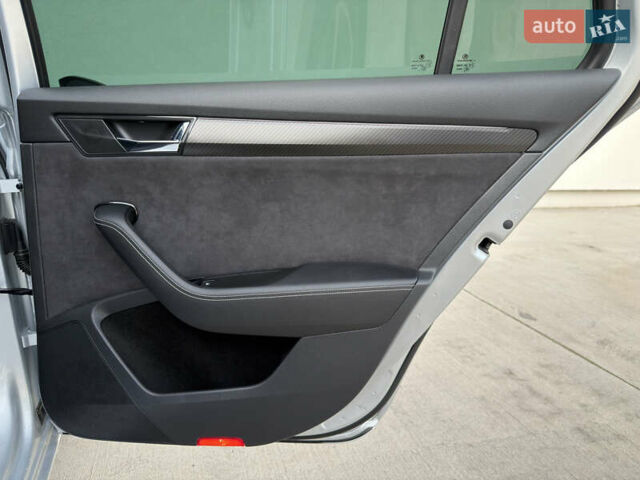 Серый Шкода Суперб, объемом двигателя 2 л и пробегом 201 тыс. км за 23999 $, фото 25 на Automoto.ua