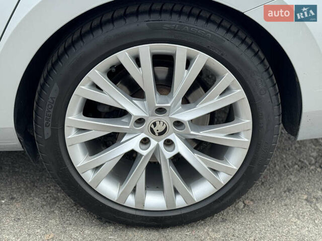 Шкода Суперб 2021 у Києві на Automoto.ua Сірий Шкода Суперб, об'ємом двигуна 1.97 л та пробігом 252 тис. км за 22300 $, фото 7 на Automoto.ua