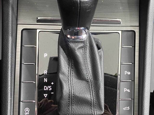 Сірий Шкода Суперб, об'ємом двигуна 2 л та пробігом 195 тис. км за 25550 $, фото 15 на Automoto.ua