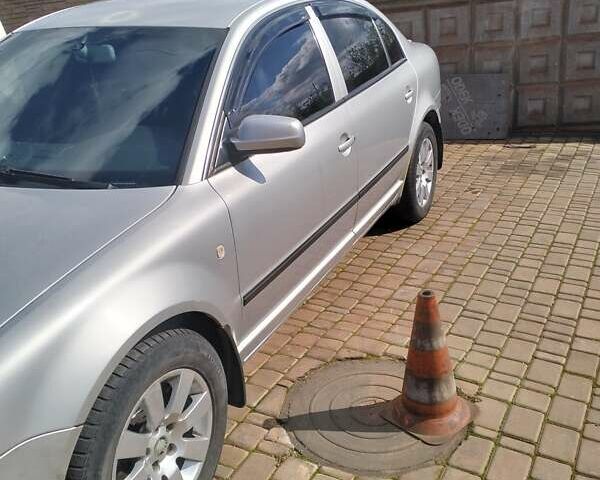 Сірий Шкода Суперб, об'ємом двигуна 2.5 л та пробігом 290 тис. км за 4700 $, фото 1 на Automoto.ua