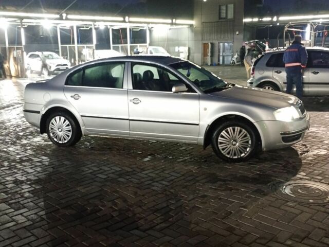 Серый Шкода Суперб, объемом двигателя 0 л и пробегом 300 тыс. км за 3999 $, фото 3 на Automoto.ua