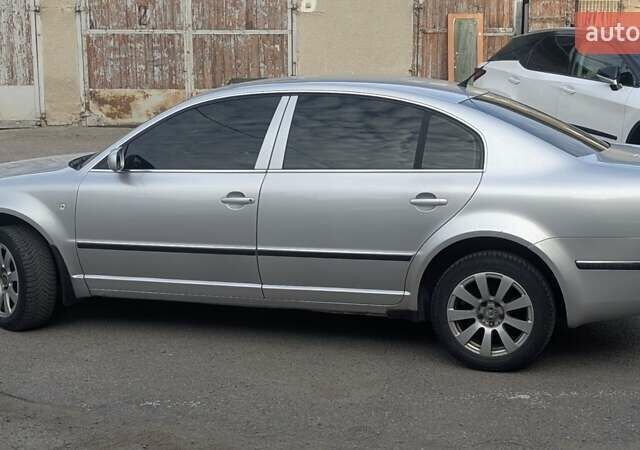 Сірий Шкода Суперб, об'ємом двигуна 2.5 л та пробігом 424 тис. км за 5500 $, фото 2 на Automoto.ua