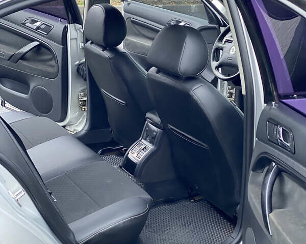 Сірий Шкода Суперб, об'ємом двигуна 2.77 л та пробігом 285 тис. км за 4000 $, фото 17 на Automoto.ua