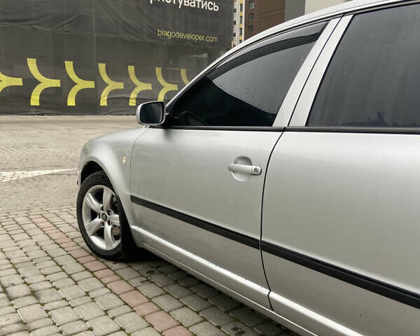 Сірий Шкода Суперб, об'ємом двигуна 2 л та пробігом 300 тис. км за 2899 $, фото 8 на Automoto.ua