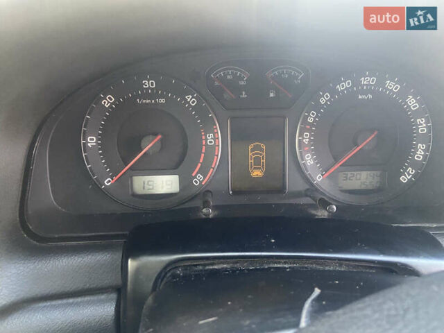 Серый Шкода Суперб, объемом двигателя 1.9 л и пробегом 320 тыс. км за 4000 $, фото 16 на Automoto.ua