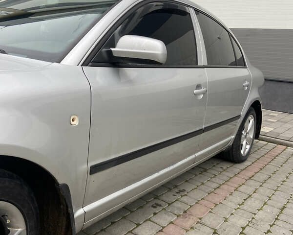 Сірий Шкода Суперб, об'ємом двигуна 2 л та пробігом 300 тис. км за 2899 $, фото 9 на Automoto.ua