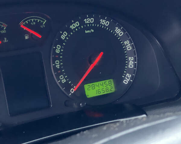 Сірий Шкода Суперб, об'ємом двигуна 2.77 л та пробігом 285 тис. км за 4000 $, фото 14 на Automoto.ua