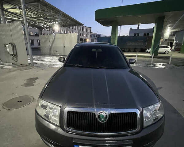 Серый Шкода Суперб, объемом двигателя 2.77 л и пробегом 282 тыс. км за 5300 $, фото 2 на Automoto.ua
