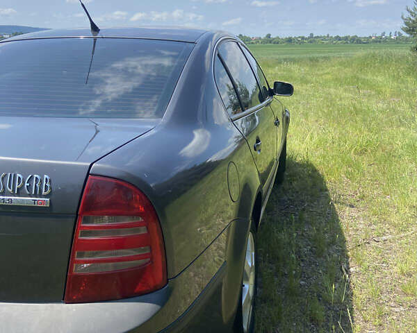 Серый Шкода Суперб, объемом двигателя 1.9 л и пробегом 320 тыс. км за 4000 $, фото 5 на Automoto.ua