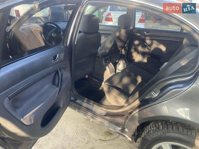 Серый Шкода Суперб, объемом двигателя 1.9 л и пробегом 320 тыс. км за 4000 $, фото 9 на Automoto.ua