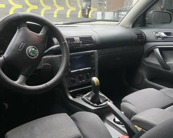 Сірий Шкода Суперб, об'ємом двигуна 2 л та пробігом 300 тис. км за 2899 $, фото 10 на Automoto.ua