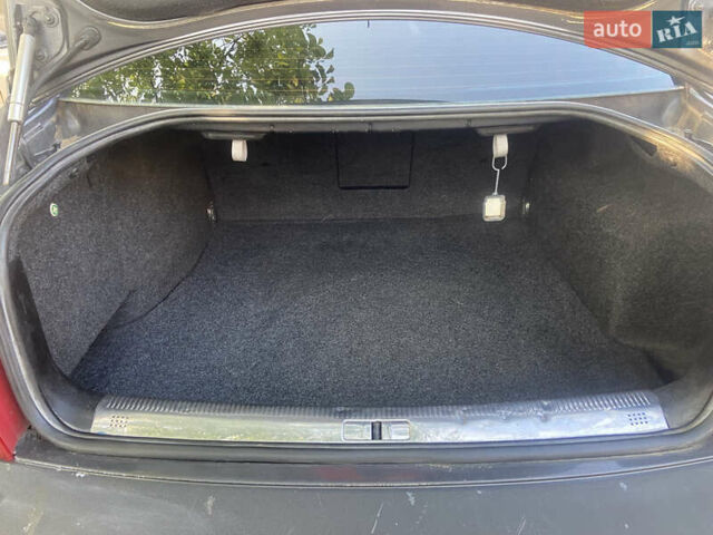 Серый Шкода Суперб, объемом двигателя 1.9 л и пробегом 320 тыс. км за 4000 $, фото 8 на Automoto.ua