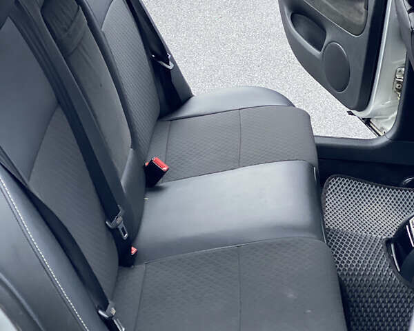 Сірий Шкода Суперб, об'ємом двигуна 2.77 л та пробігом 285 тис. км за 4000 $, фото 18 на Automoto.ua