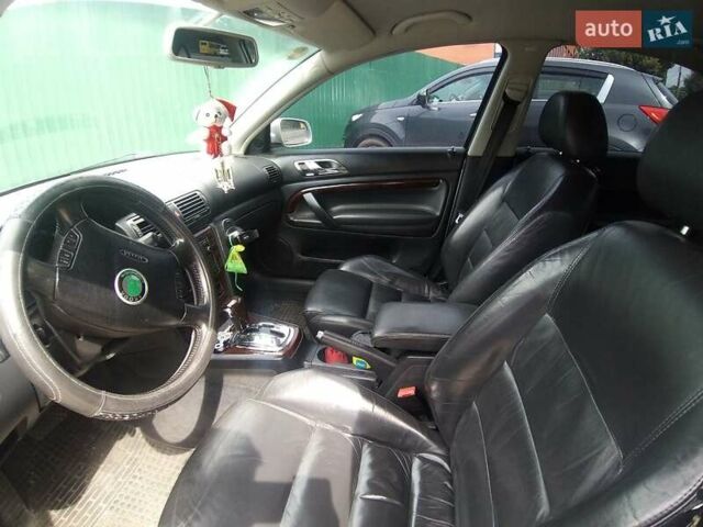 Серый Шкода Суперб, объемом двигателя 2.5 л и пробегом 326 тыс. км за 5000 $, фото 2 на Automoto.ua