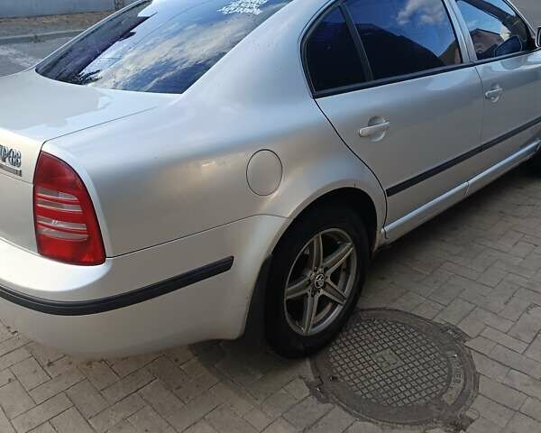 Сірий Шкода Суперб, об'ємом двигуна 1.8 л та пробігом 390 тис. км за 5500 $, фото 4 на Automoto.ua