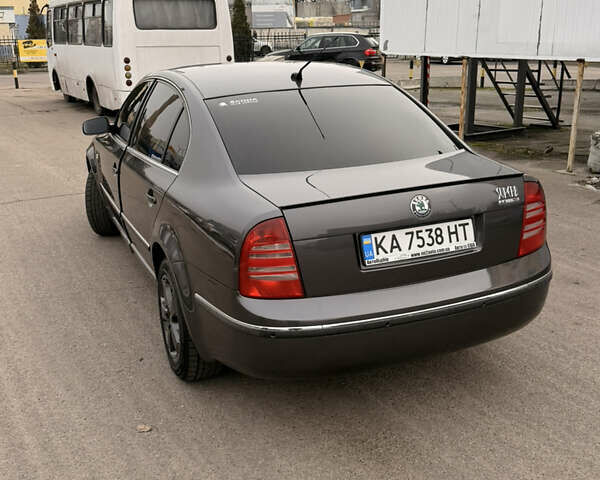 Серый Шкода Суперб, объемом двигателя 2.5 л и пробегом 295 тыс. км за 5700 $, фото 4 на Automoto.ua