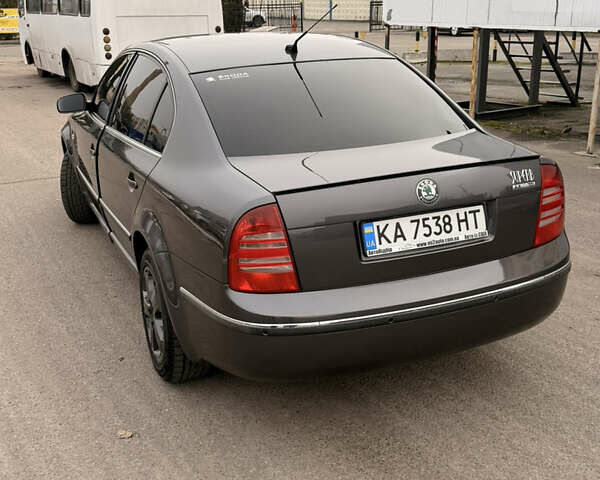 Серый Шкода Суперб, объемом двигателя 2.5 л и пробегом 295 тыс. км за 5700 $, фото 5 на Automoto.ua