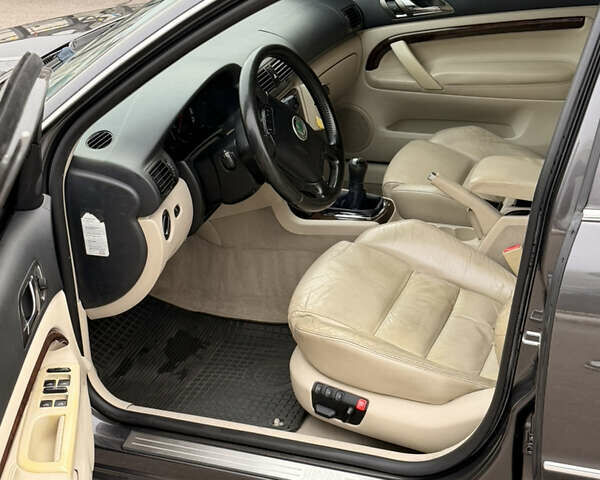 Серый Шкода Суперб, объемом двигателя 2.5 л и пробегом 295 тыс. км за 5700 $, фото 9 на Automoto.ua