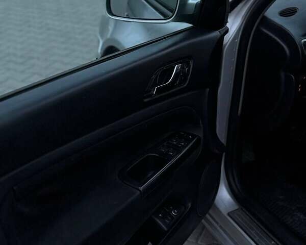 Шкода Суперб 2005 у Вінниці на Automoto.ua Сірий Шкода Суперб, об'ємом двигуна 1.9 л та пробігом 282 тис. км за 4550 $, фото 1 на Automoto.ua