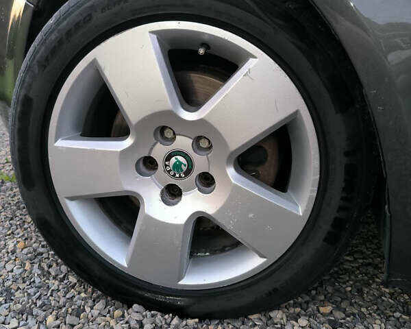 Шкода Суперб 2005 у Любомль на Automoto.ua Сірий Шкода Суперб, об'ємом двигуна 2.5 л та пробігом 290 тис. км за 5500 $, фото 41 на Automoto.ua