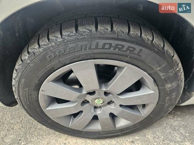 Серый Шкода Суперб, объемом двигателя 1.9 л и пробегом 281 тыс. км за 4200 $, фото 18 на Automoto.ua