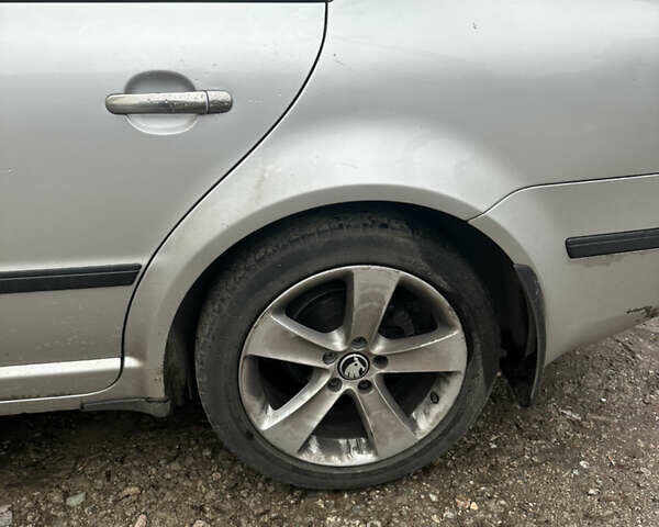 Серый Шкода Суперб, объемом двигателя 1.78 л и пробегом 324 тыс. км за 5300 $, фото 6 на Automoto.ua