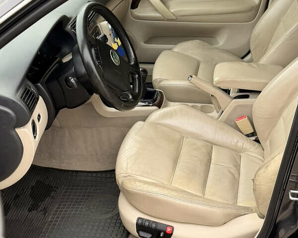 Серый Шкода Суперб, объемом двигателя 2.5 л и пробегом 295 тыс. км за 5700 $, фото 8 на Automoto.ua