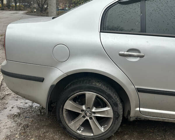 Серый Шкода Суперб, объемом двигателя 1.78 л и пробегом 324 тыс. км за 5300 $, фото 9 на Automoto.ua