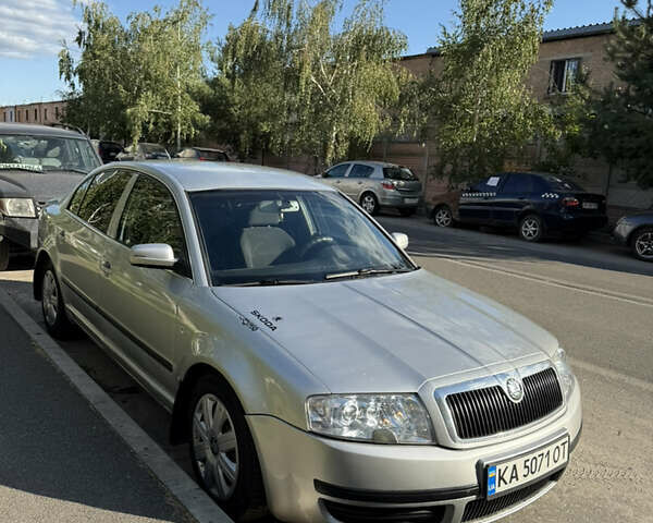 Серый Шкода Суперб, объемом двигателя 2.77 л и пробегом 500 тыс. км за 4350 $, фото 7 на Automoto.ua