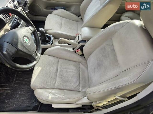 Серый Шкода Суперб, объемом двигателя 1.97 л и пробегом 320 тыс. км за 5600 $, фото 3 на Automoto.ua