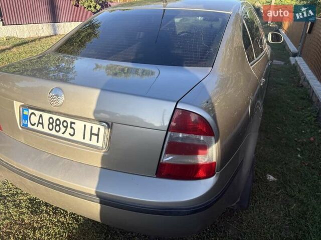 Серый Шкода Суперб, объемом двигателя 1.8 л и пробегом 256 тыс. км за 5200 $, фото 1 на Automoto.ua