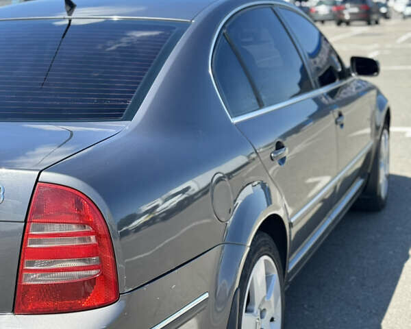 Серый Шкода Суперб, объемом двигателя 1.9 л и пробегом 345 тыс. км за 8500 $, фото 4 на Automoto.ua