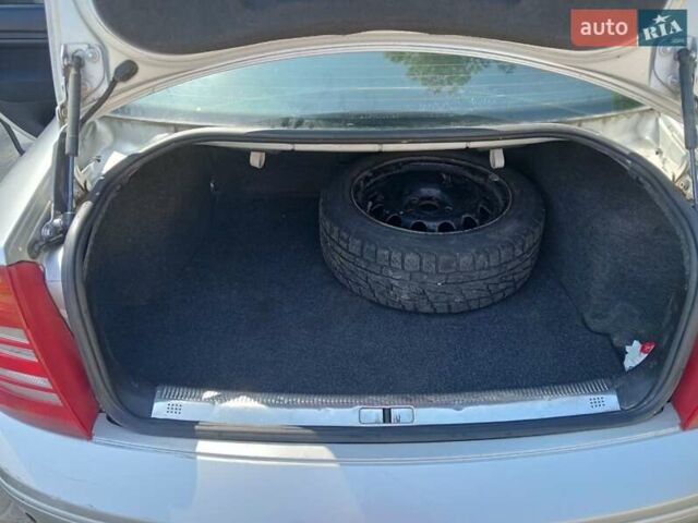 Серый Шкода Суперб, объемом двигателя 1.78 л и пробегом 378 тыс. км за 3650 $, фото 11 на Automoto.ua