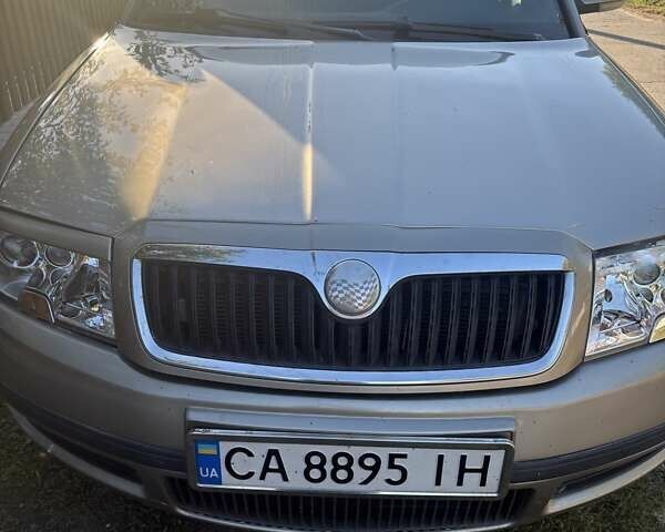 Серый Шкода Суперб, объемом двигателя 1.8 л и пробегом 256 тыс. км за 5200 $, фото 2 на Automoto.ua