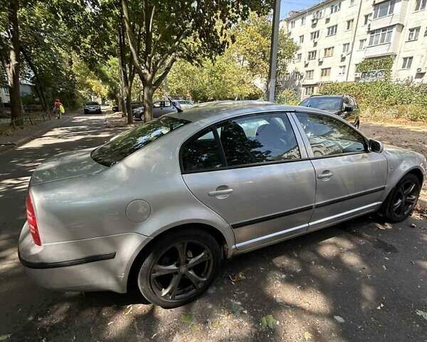 Серый Шкода Суперб, объемом двигателя 1.78 л и пробегом 261 тыс. км за 4900 $, фото 6 на Automoto.ua