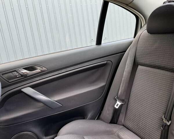 Серый Шкода Суперб, объемом двигателя 1.78 л и пробегом 261 тыс. км за 4900 $, фото 12 на Automoto.ua