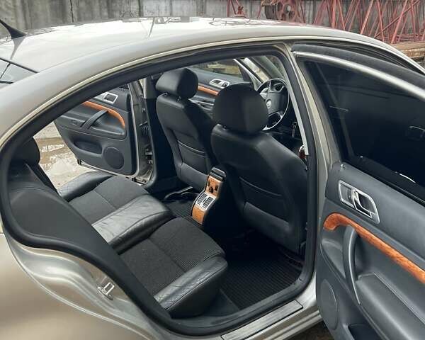 Серый Шкода Суперб, объемом двигателя 2 л и пробегом 245 тыс. км за 5600 $, фото 9 на Automoto.ua