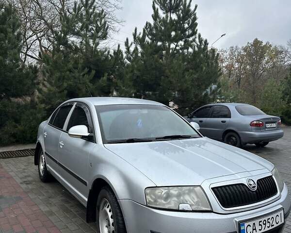 Серый Шкода Суперб, объемом двигателя 1.78 л и пробегом 329 тыс. км за 4800 $, фото 1 на Automoto.ua