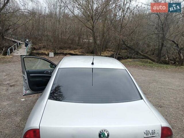 Шкода Суперб 2007 в Кривом Роге на Automoto.ua Серый Шкода Суперб, объемом двигателя 2 л и пробегом 197 тыс. км за 6500 $, фото 2 на Automoto.ua