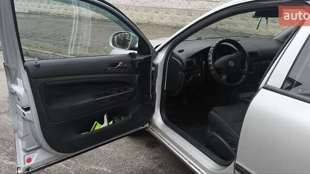 Серый Шкода Суперб, объемом двигателя 1.78 л и пробегом 270 тыс. км за 4700 $, фото 4 на Automoto.ua