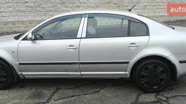 Серый Шкода Суперб, объемом двигателя 1.78 л и пробегом 270 тыс. км за 4700 $, фото 7 на Automoto.ua