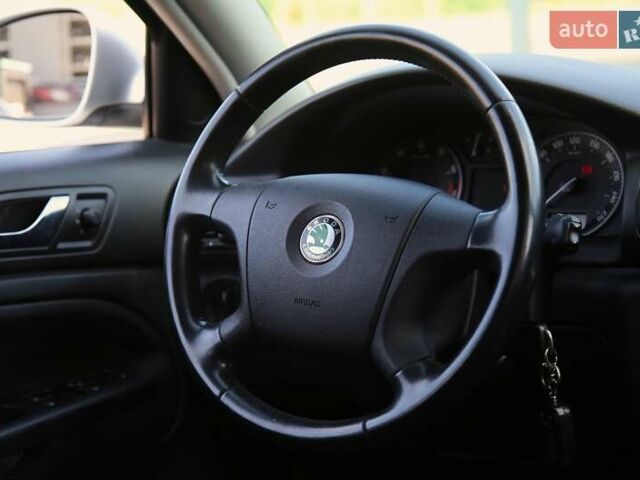 Серый Шкода Суперб, объемом двигателя 1.78 л и пробегом 85 тыс. км за 8100 $, фото 13 на Automoto.ua