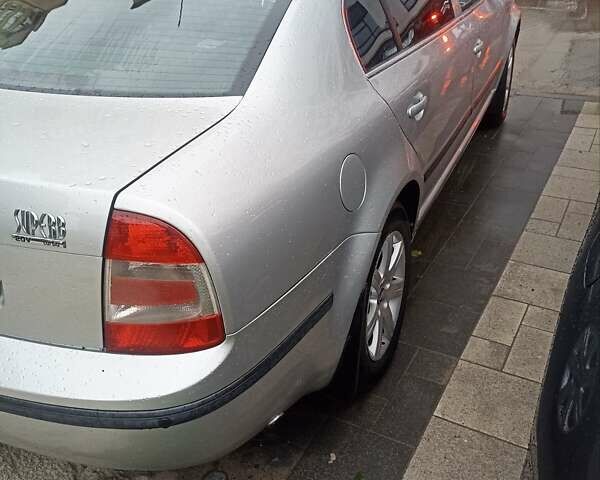 Серый Шкода Суперб, объемом двигателя 1.78 л и пробегом 265 тыс. км за 5300 $, фото 1 на Automoto.ua