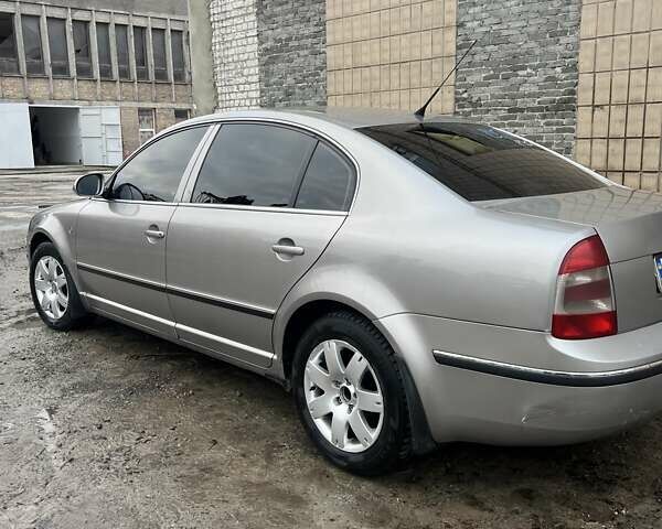 Серый Шкода Суперб, объемом двигателя 2 л и пробегом 245 тыс. км за 5600 $, фото 4 на Automoto.ua