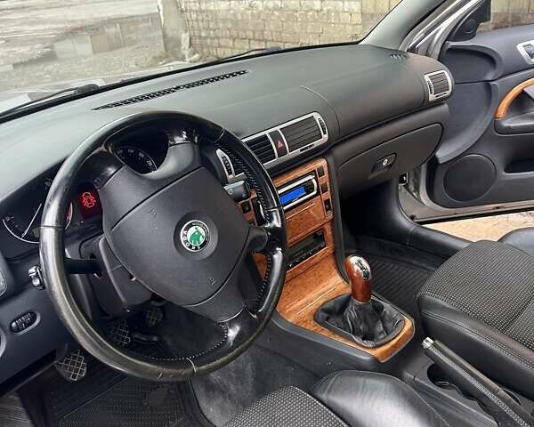 Серый Шкода Суперб, объемом двигателя 2 л и пробегом 245 тыс. км за 5600 $, фото 8 на Automoto.ua