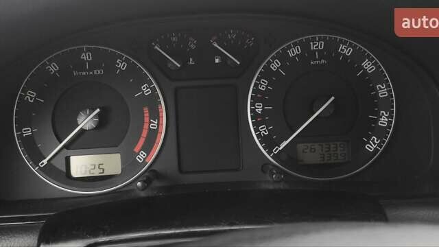 Серый Шкода Суперб, объемом двигателя 1.78 л и пробегом 270 тыс. км за 4700 $, фото 14 на Automoto.ua