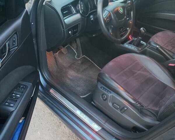 Серый Шкода Суперб, объемом двигателя 1.9 л и пробегом 317 тыс. км за 8000 $, фото 11 на Automoto.ua